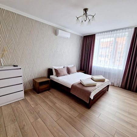 Apartament On Chornovola, 40 Жк "Варварівка" Lutsʼk Exteriör bild