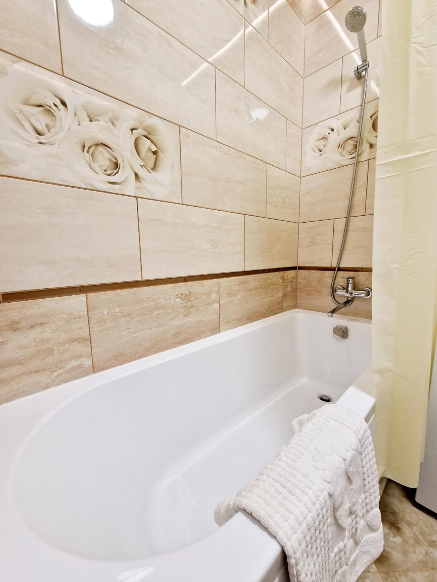 Apartament On Chornovola, 40 Жк "Варварівка" Lutsʼk Exteriör bild
